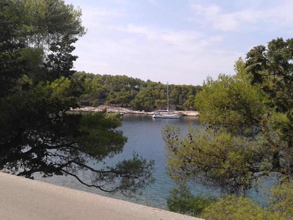Apartment Splitska Εξωτερικό φωτογραφία